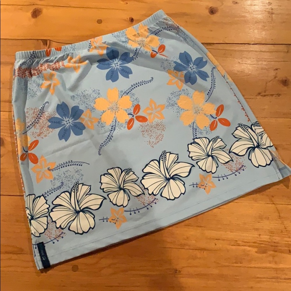 Billabong floral pattern skirt (size: M)